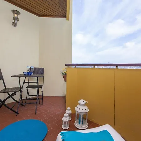 Equador Apartman *